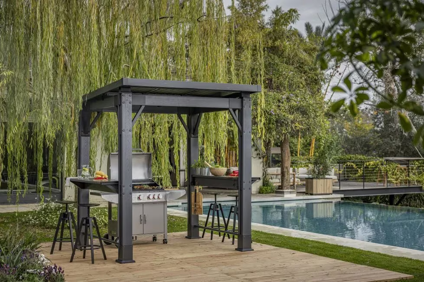 Keter_grill_gazebo