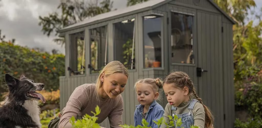 Ensemble pour cabanon de serre de rempotage Darwin, vert – cabanon de 6 pi × 8 pi – Keter Canada