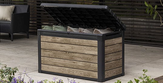 Coffre de rangement pour terrasses Signature 100 gallons Brun de frêne 100 gallons – Keter Canada