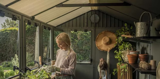 Ensemble pour cabanon de serre de rempotage Darwin, vert – cabanon de 6 pi × 8 pi – Keter Canada