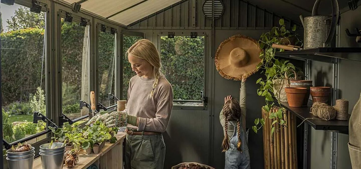 Un invernadero de jardín ideal para cultivar tus plantas en casa