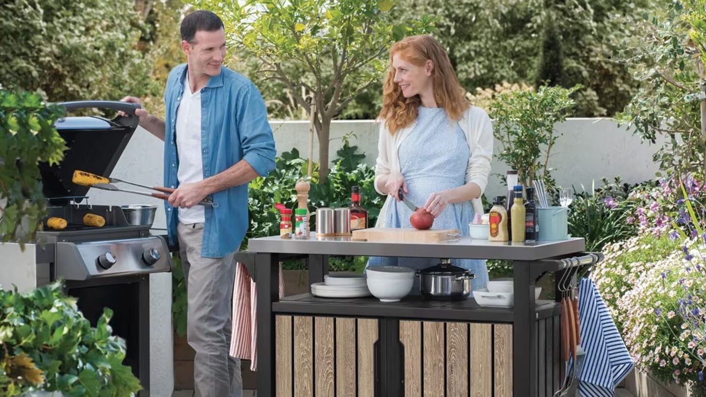 Cocina exterior en el jardín: ideas para crear un espacio cómodo, funcional y sin mantenimiento este verano