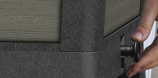 Tulip Leaf Screen Planter - Green