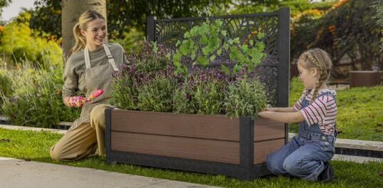 Brown Privacy Planter With Tulip-Shaped Trellis - Keter US