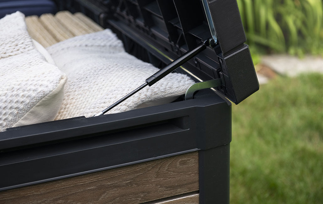 deck box pistons close up