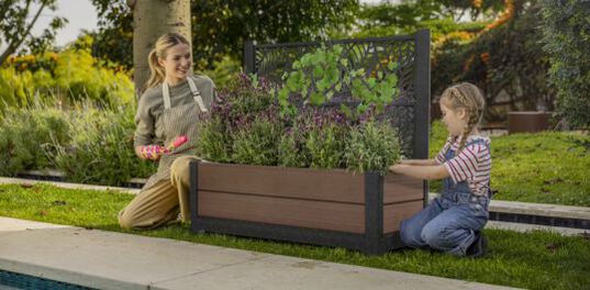 Brown Privacy Planter With Tulip-Shaped Trellis - Keter US