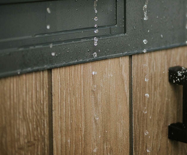 Keter DecoCoat walnut brown shed with rain