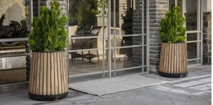 Self Watering Pine Brown Conical Planter - Keter US