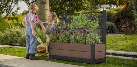 Brown Privacy Planter With Tulip-Shaped Trellis - Keter US