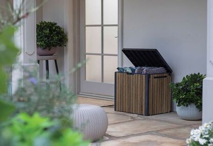 Achetez le coffre de terrasse Signature de 113 litres en noyer – Keter Canada