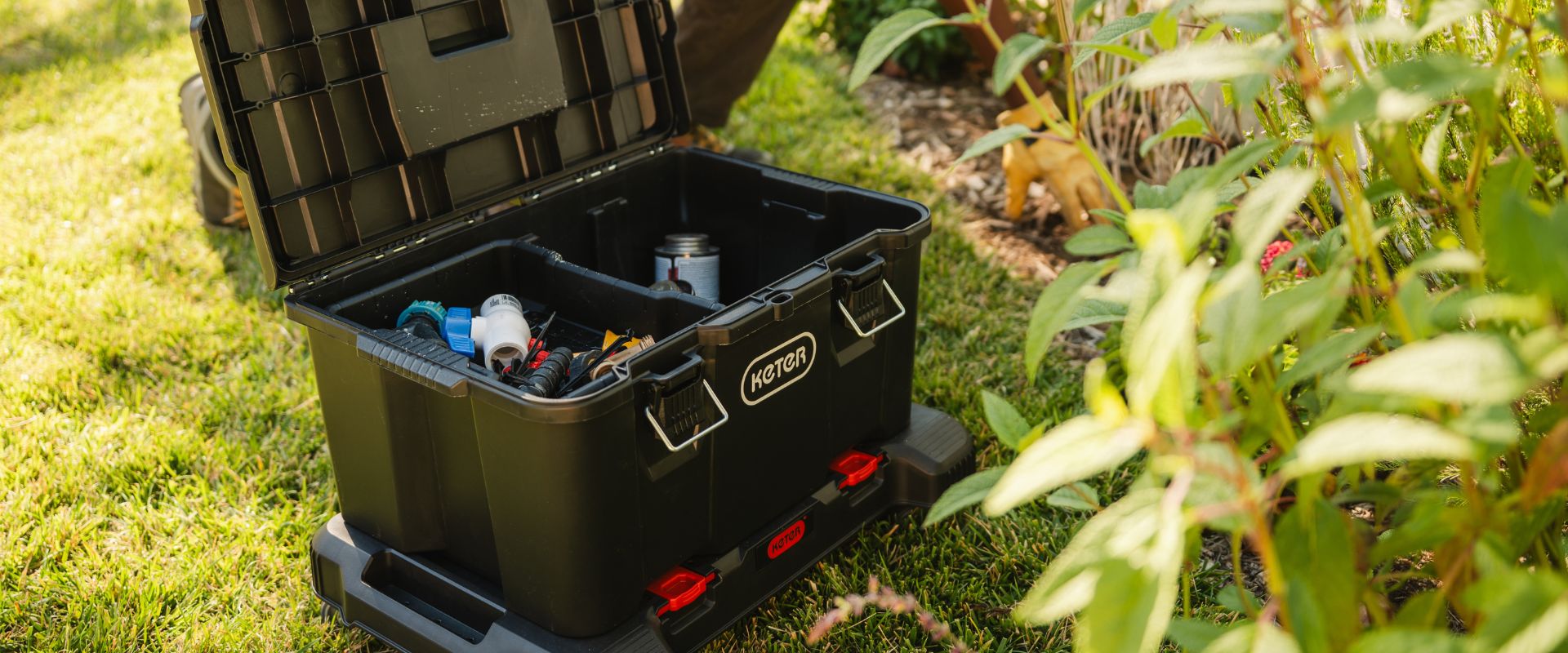 Keter tool box with Keter dolly